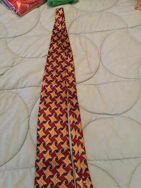 Sisley Italy Men's Hand Made 100% Silk Geometric Pattern Necktie A674